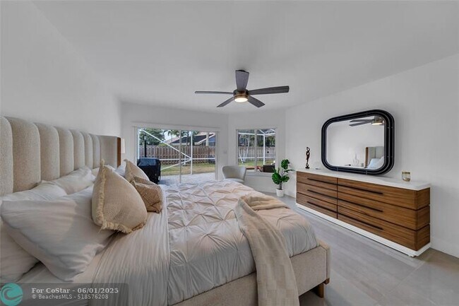 Building Photo - 9585 Carousel Cir S