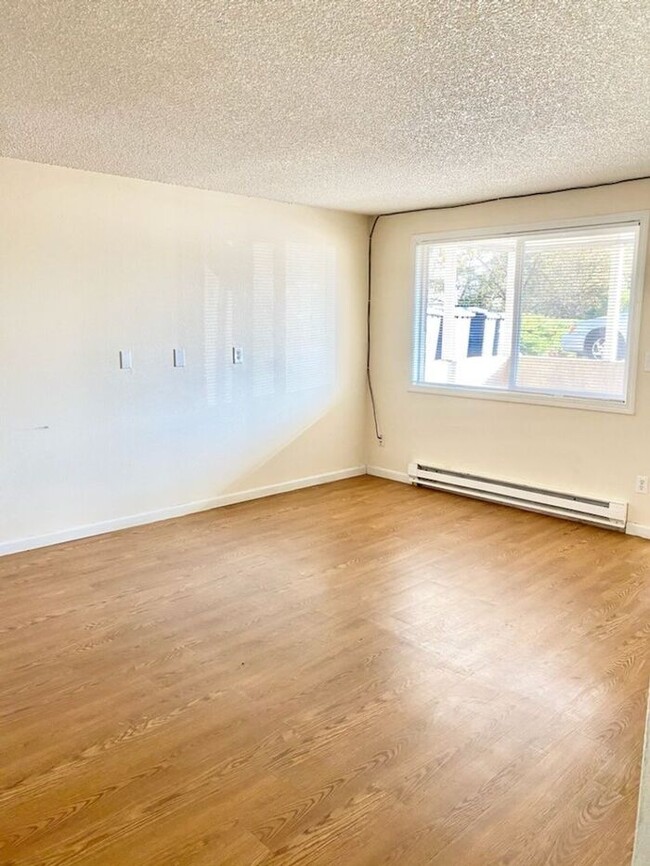 Building Photo - 2Bd 1Ba Pet Friendly