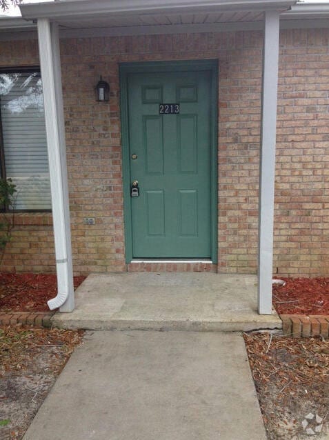 Building Photo - 2213 Paloma St