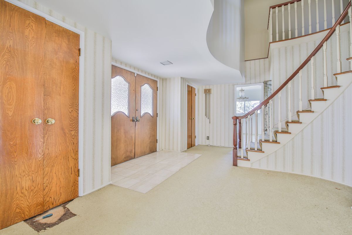 Building Photo - 3744 Pine Ave