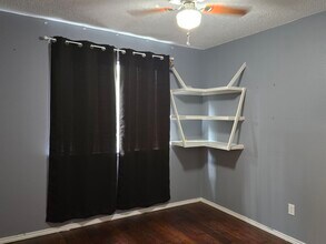 Building Photo - 10706 Lake Path Dr