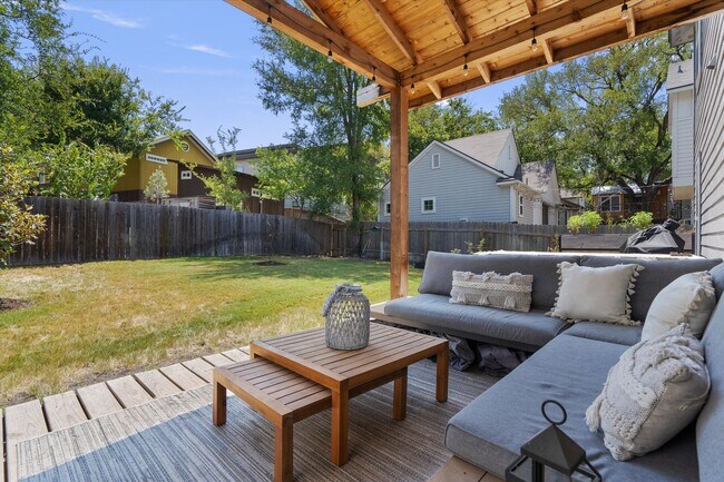 Building Photo - Spacious East Austin Home for Rent