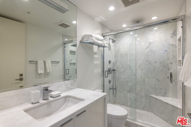 Building Photo - 10520 Wilshire Blvd