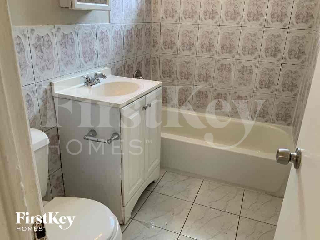 Building Photo - 1525 NW 126th St