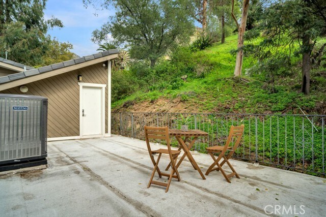 Building Photo - 850 Country Club Dr