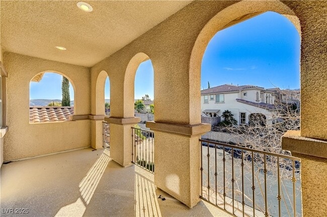 Building Photo - 536 Puenta Del Rey St