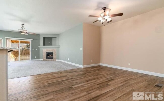 Building Photo - 971 Iris Ln