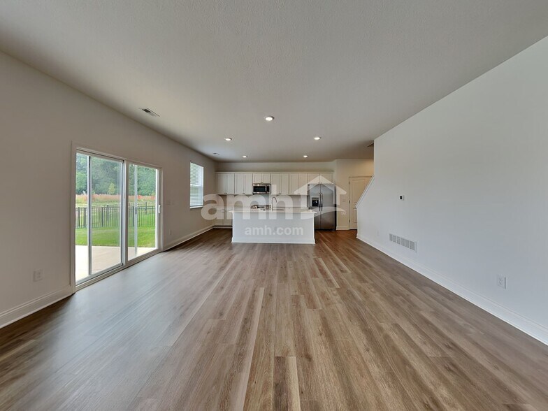 Building Photo - 9139 Henley Ave