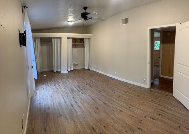 Building Photo - $2,000 - Three Bedrooms, One Full Bath Ren...