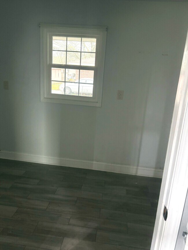 Building Photo - 82 Oliver Dr