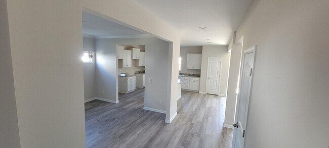 Building Photo - Brand new 5 bed room home in Chapin