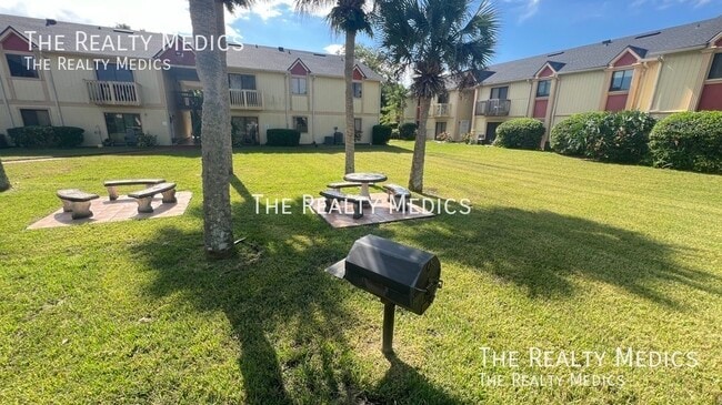 Building Photo - 2130 Forest Knoll Dr NE