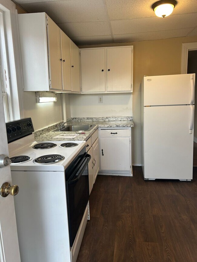 Building Photo - 121 N State St