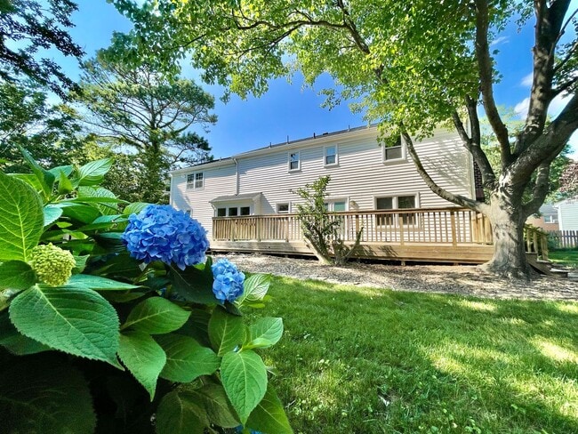 Building Photo - Available NOW! A 4-6 Bedroom Home! Attache...