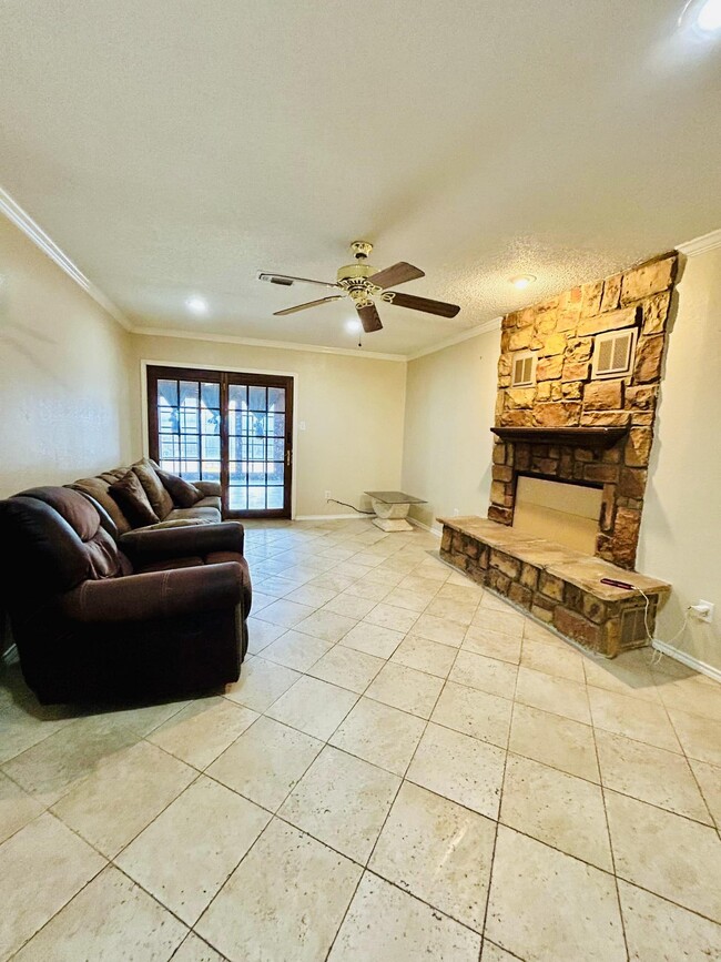 2nd Living Room - 2118 Barton Dr