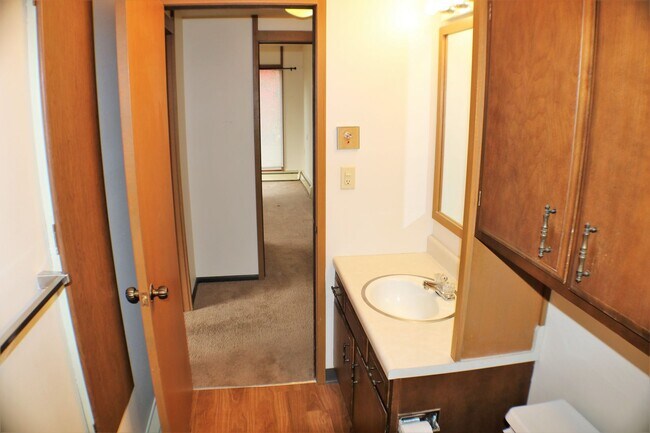 Building Photo - 16 Green Mountain Dr