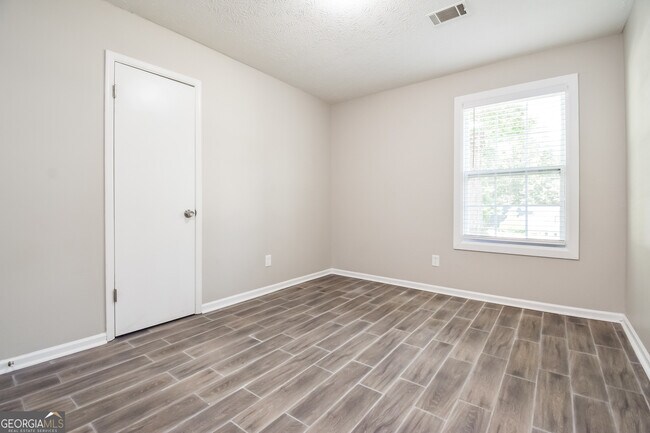 Building Photo - 1006 Timbervale Ln