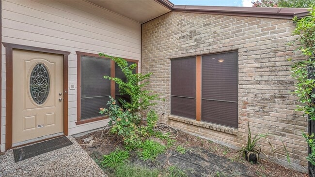 Building Photo - 10919 Paulwood Dr