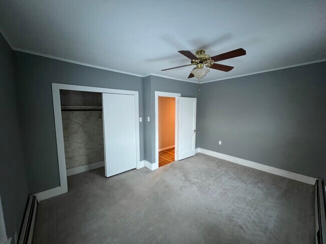 Main bedroom - 136 Hall St