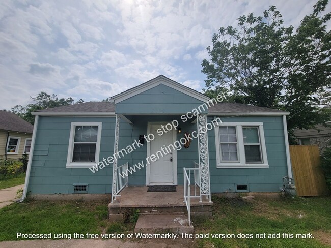 Building Photo - 2 bed home with large yard!