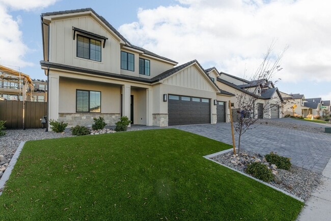 Building Photo - Gorgeous 5 bed 3.5 bath in Desert Canyons