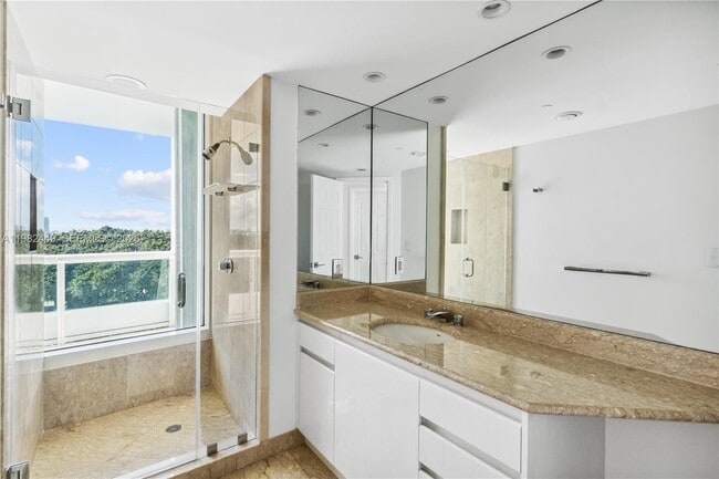 Building Photo - 1643 Brickell Ave