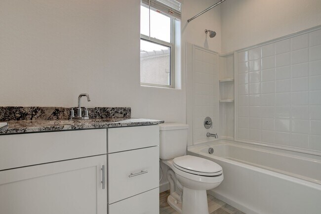 Building Photo - Gorgeous 5 Bedroom Lennar Home built 3 years ago still like new!!!  5 bedrooms in Northern Crossi...