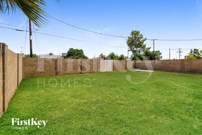 Building Photo - 7912 E Willetta St