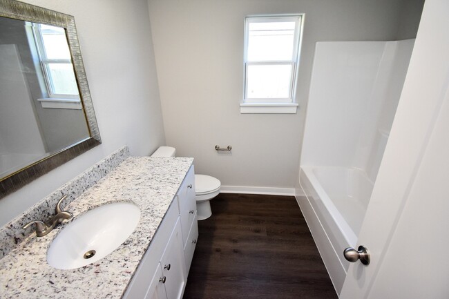 Building Photo - Gorgeous 4 Bedroom, 2 Bathroom Home in Far...