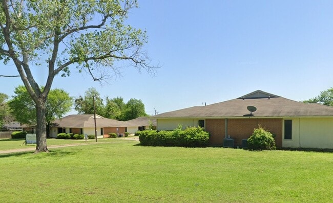 Building Photo - 920 E Sumpter St