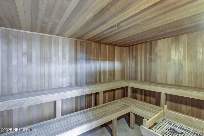 Building Photo - 1431 Riverplace Blvd