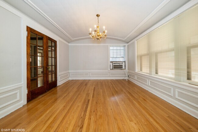 Building Photo - 6815 S Crandon Ave