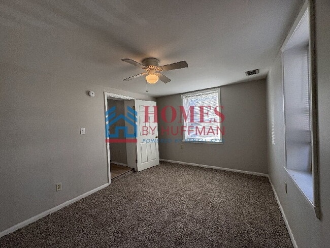 Building Photo - One Bedroom Apartment | West Side Location
