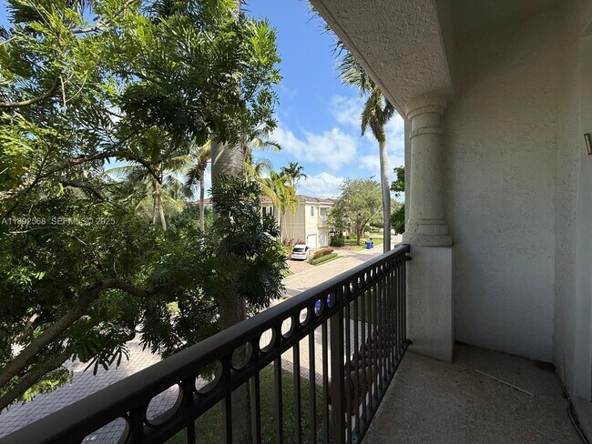 Building Photo - 996 Sanibel Dr