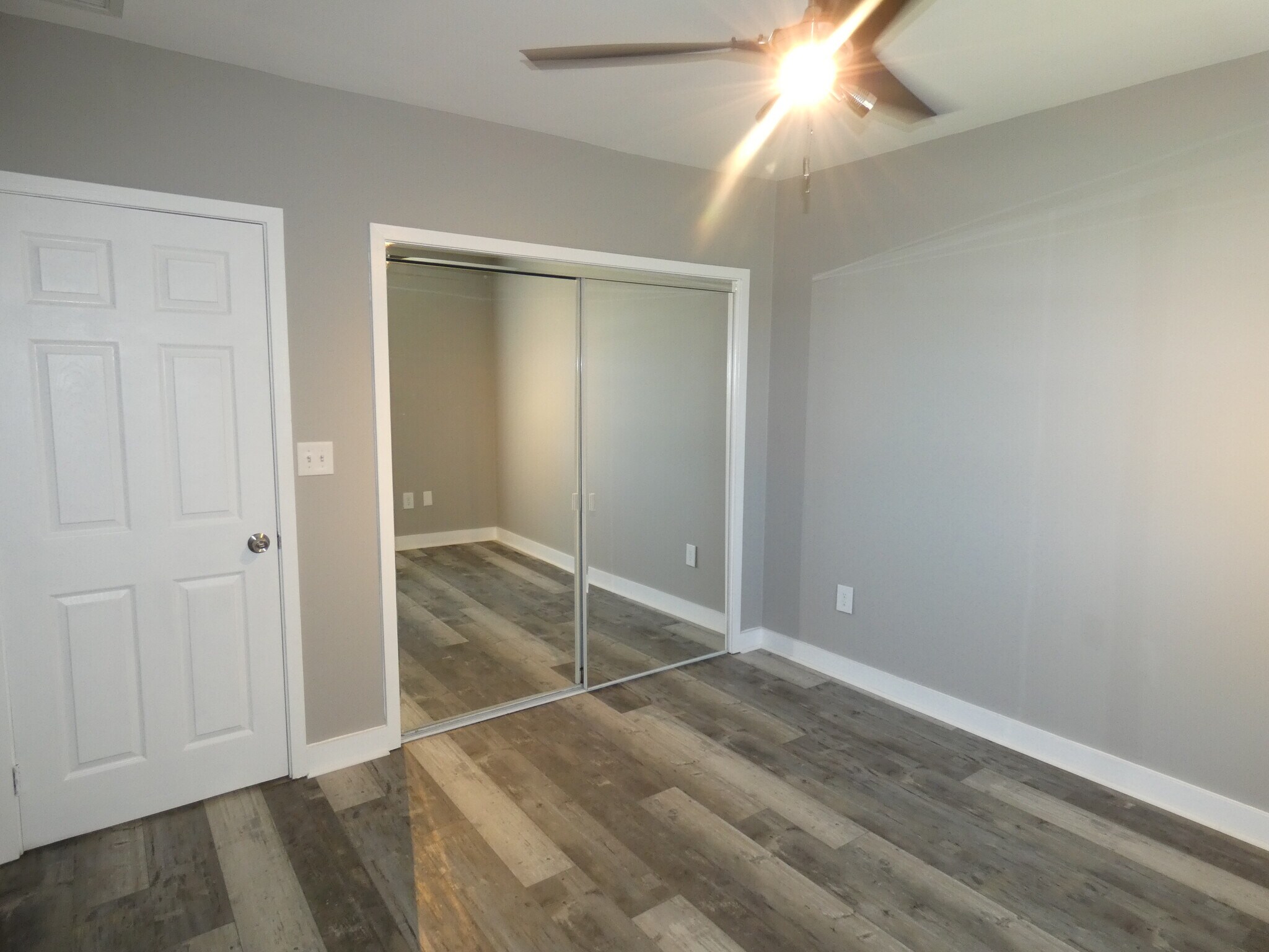 Building Photo - 14212 NE 4th Ave