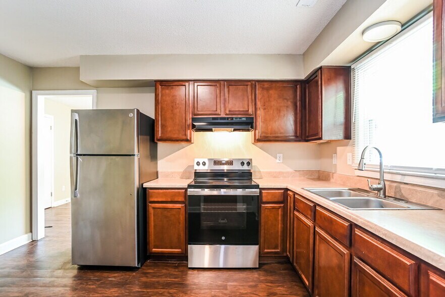 Building Photo - 427 Huntsmoor Dr