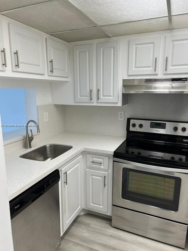 Primary Photo - 484 NW 165th St