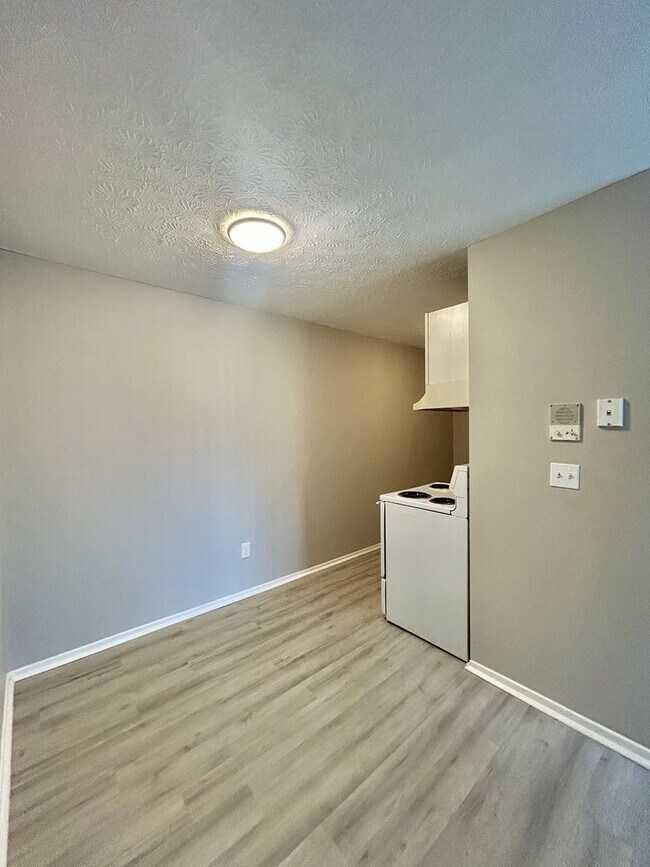 Building Photo - 4126 W 8th St