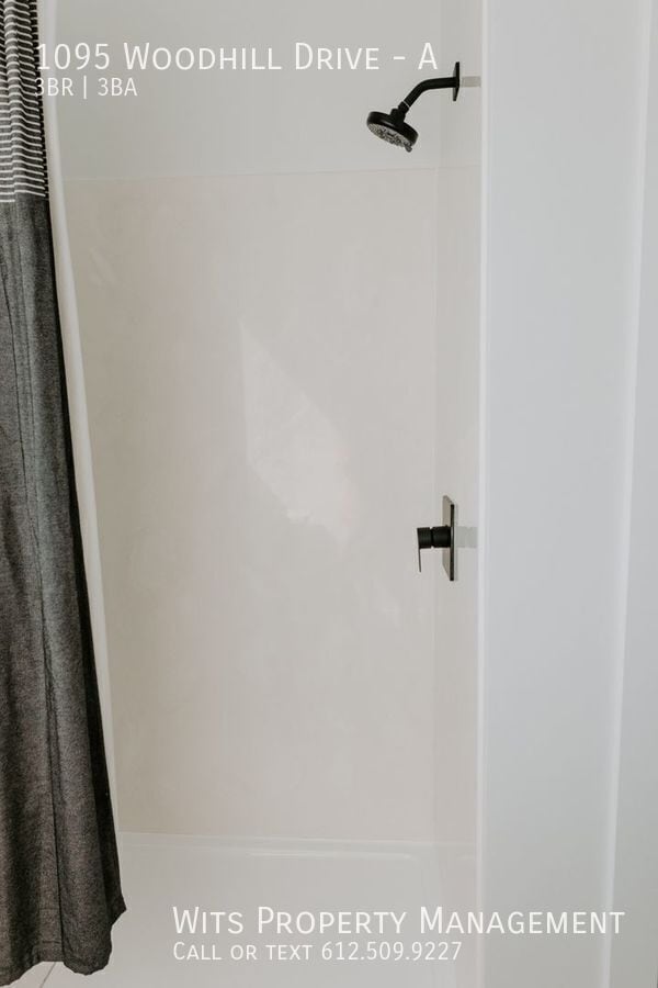 Building Photo - 1095 Woodhill Dr