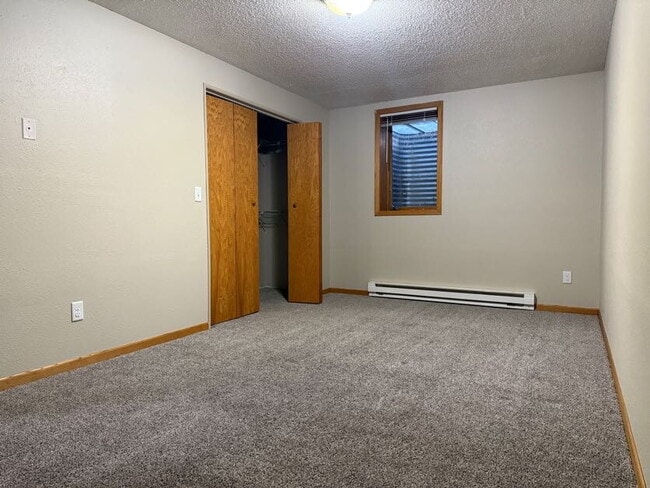 Building Photo - 2736-33 1/2 33 1/2 Ave S