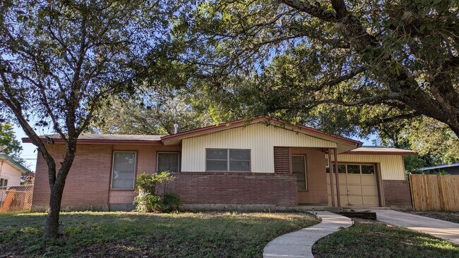 Primary Photo - 1110 Sumner Dr
