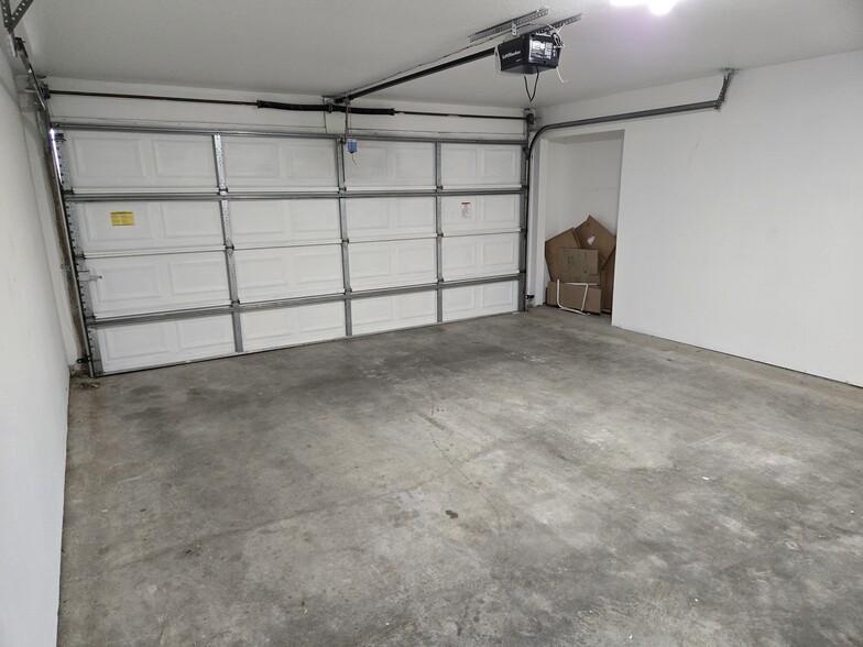 2 Car Garage with storage area - 1015 Diamond Head Rd