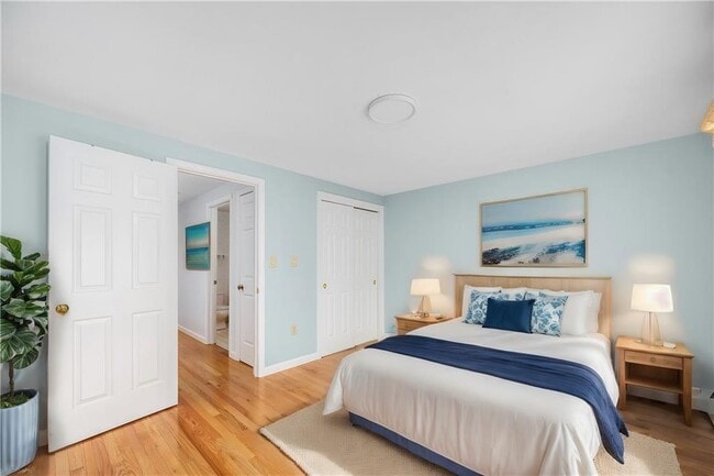 Building Photo - 33 Sakonnet E