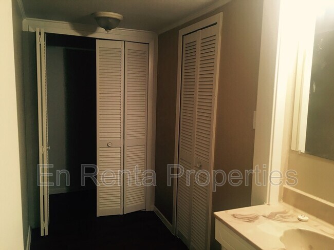 Building Photo - 1414 Lackland St