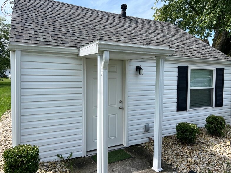 Building Photo - 1330 N Cole St