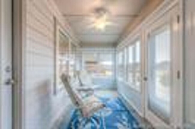 Building Photo - Well maintained home in a great location w...