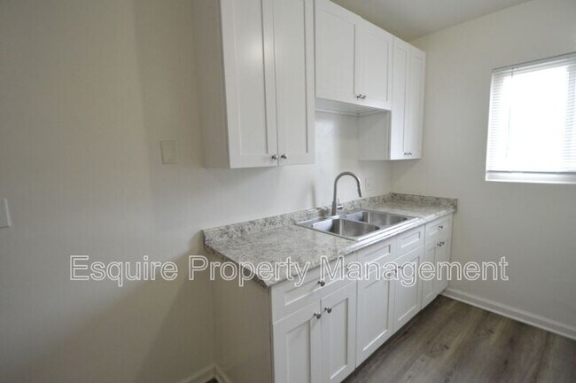 Building Photo - 730 E Channel Islands Blvd