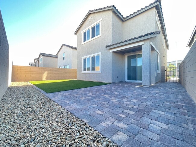 Building Photo - Fully Upgraded - 4bedroom & 2.5 bathrooms-