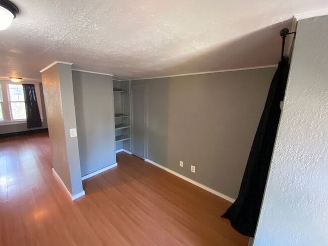 Building Photo - 1017 Elm St NW