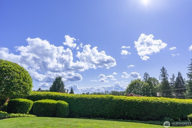 Building Photo - 2Bd/1.75Ba Kirkland Condo